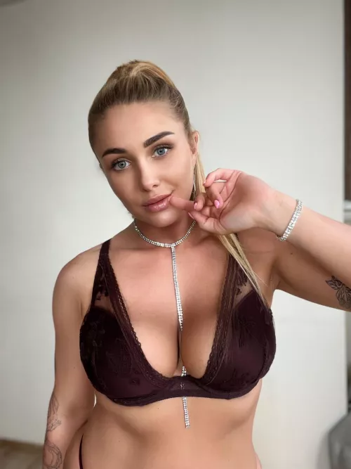 Slightly tanned and mischievous  by goepibypeper