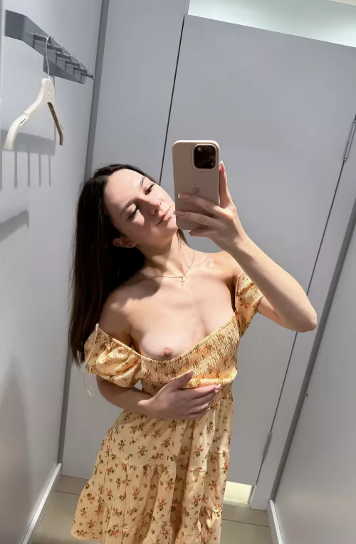 something seems to be visible here by prettykittycatl