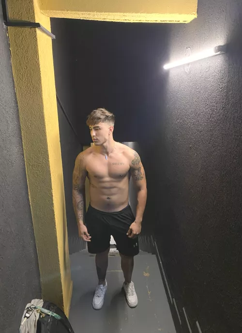 Think you can handle these rock-hard abs? by ZaynReedx