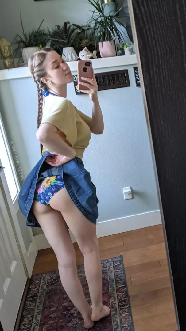 This skirt is so short posted by jade_love_12345