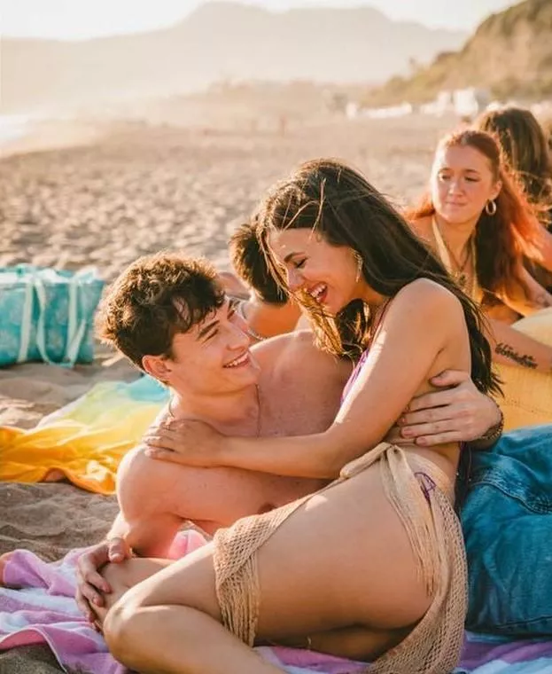 Victoria Justice posted by Spheeenktor