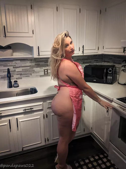 Come get some of this cakey    by pandapaws022