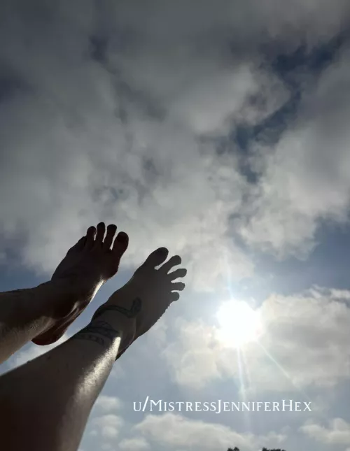 Fun day at the beach by mistressjenniferhex