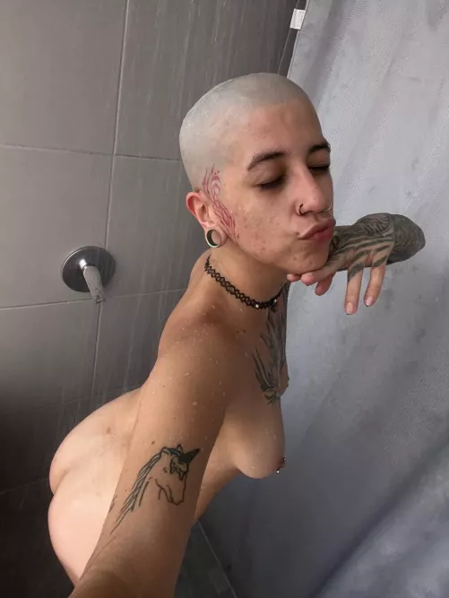 I recorded my first time shaving my head, how do I look?  by psyloflower