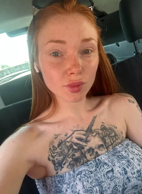 Imagine kissing my armpit in a cab by seductive_diva