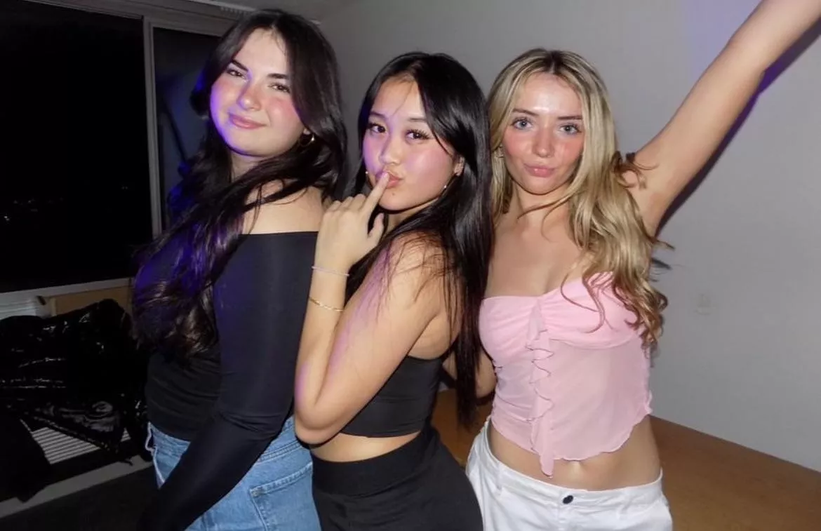 Last for the Night. Left to Right, 1,2,3. posted by KamiOrenTicklee