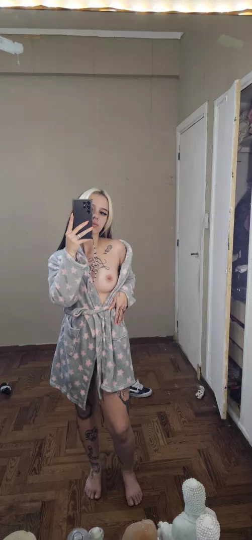 mirror sex anyone?
 by BlossomAnalia