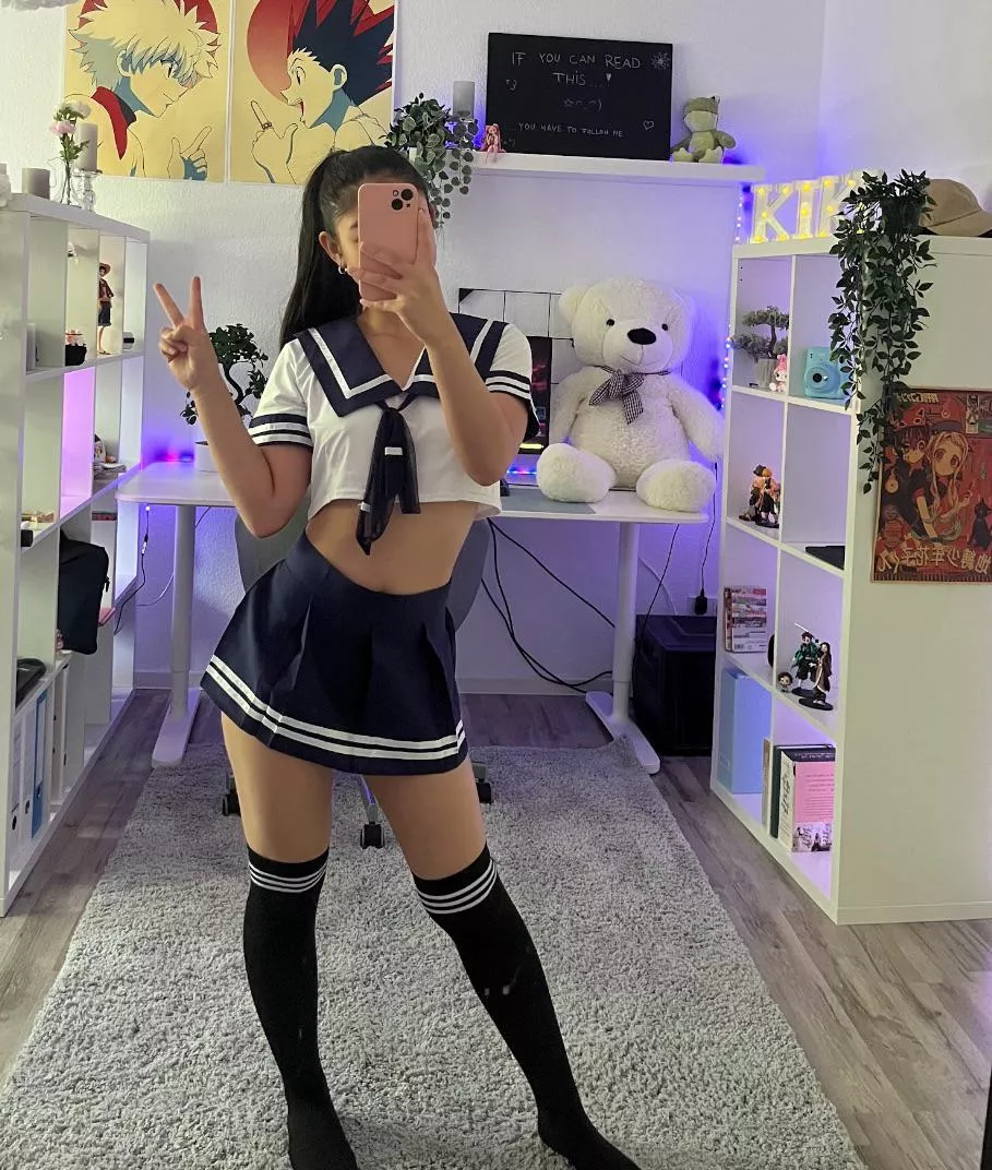 Quick peace before I head out 🤭 posted by Sad_Bat6485