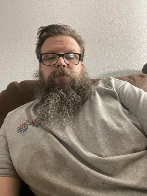 Sitting on couch while pregnant wife is in bed. Let’s chat ladies by beardeddudebbq