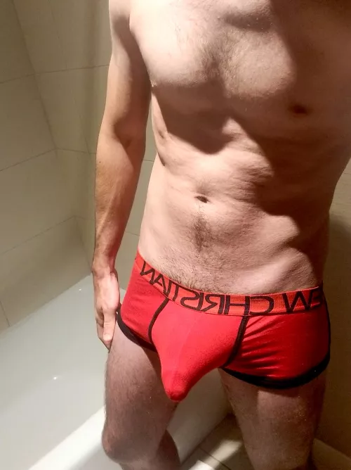 Very good stretch ability for these red undies..😏🩲 by pnw25