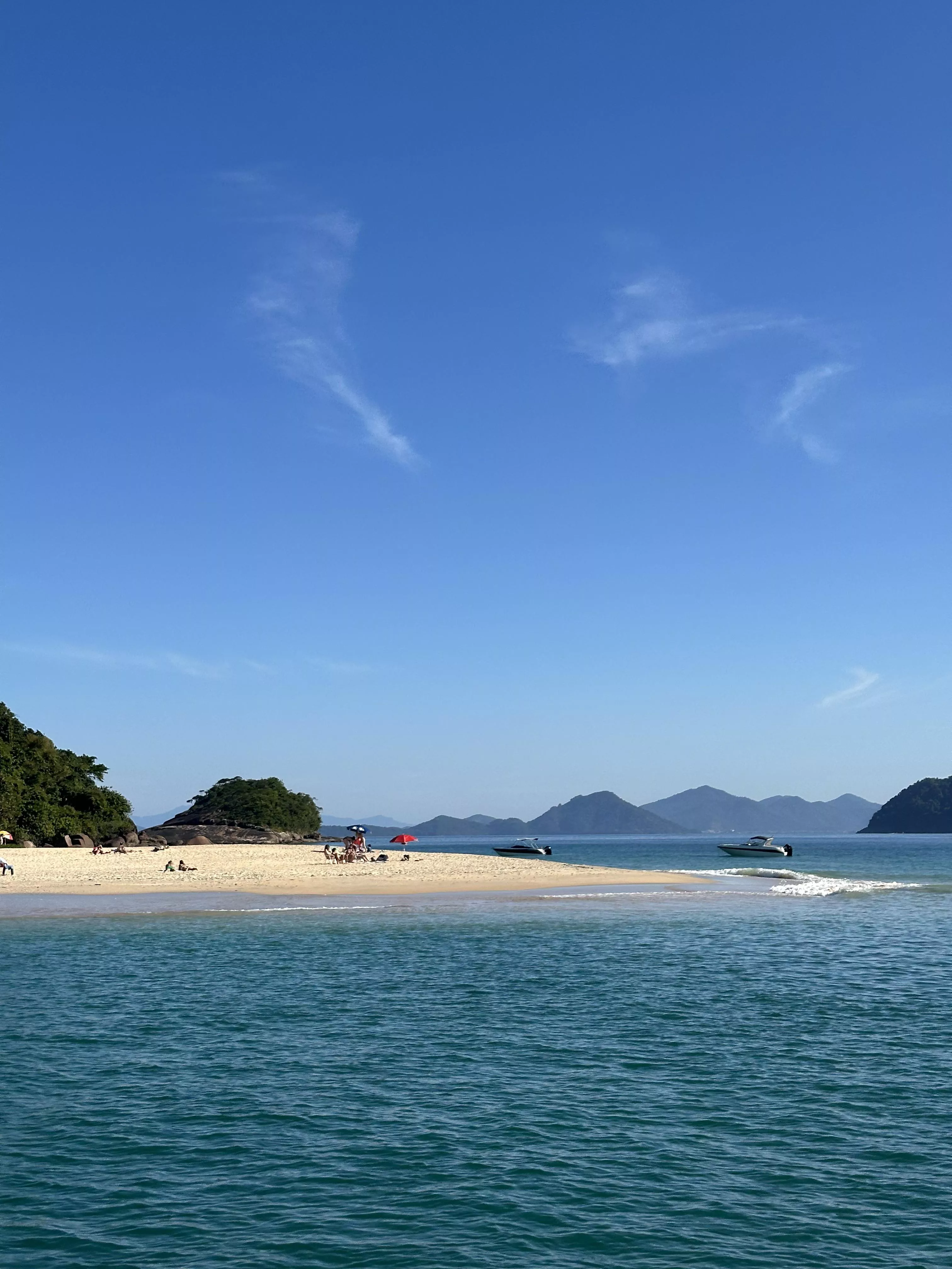 In love 😍 Praia Priumirim 🇧🇷 posted by JimeFrutos