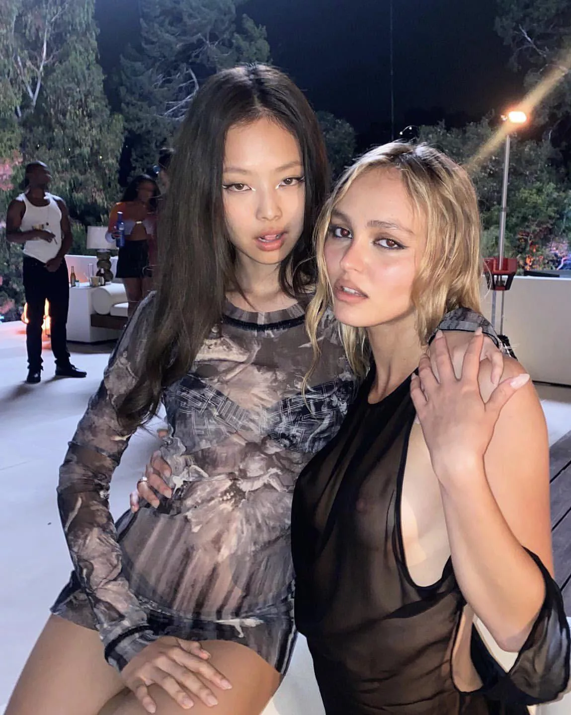 Left or right? [2] posted by juliaholx