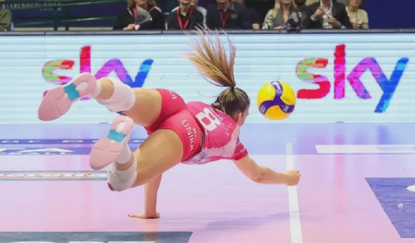 Alessia Orro - Italy by YongWeddle