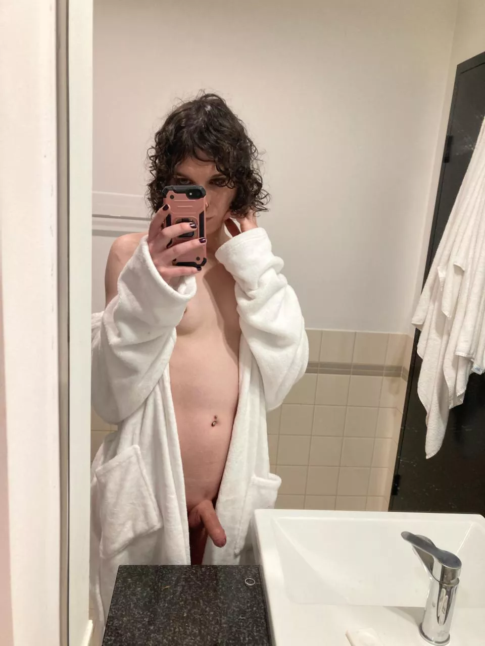 Bath time? 💦 posted by pekinchila