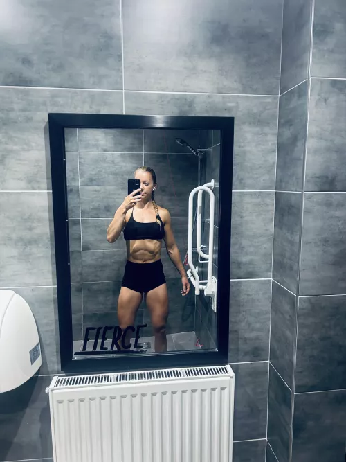 do you like a girl who is toned all over  by rosieposieblue1