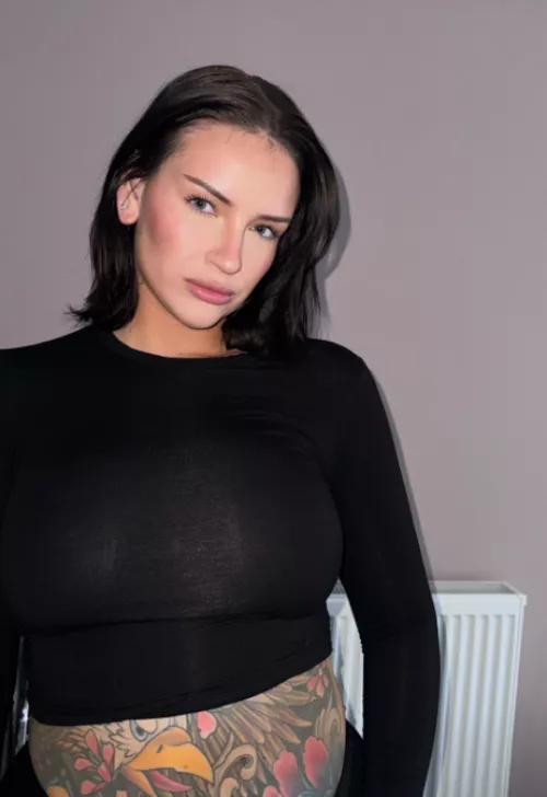 Don't look at the caption silly, look at me. by Quick-Pomelo5361