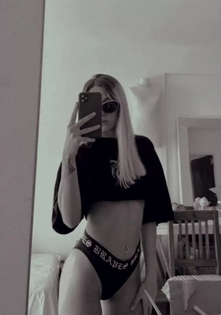 If looking this good was a crime, you’d be serving a life sentence posted by AlexaxParker