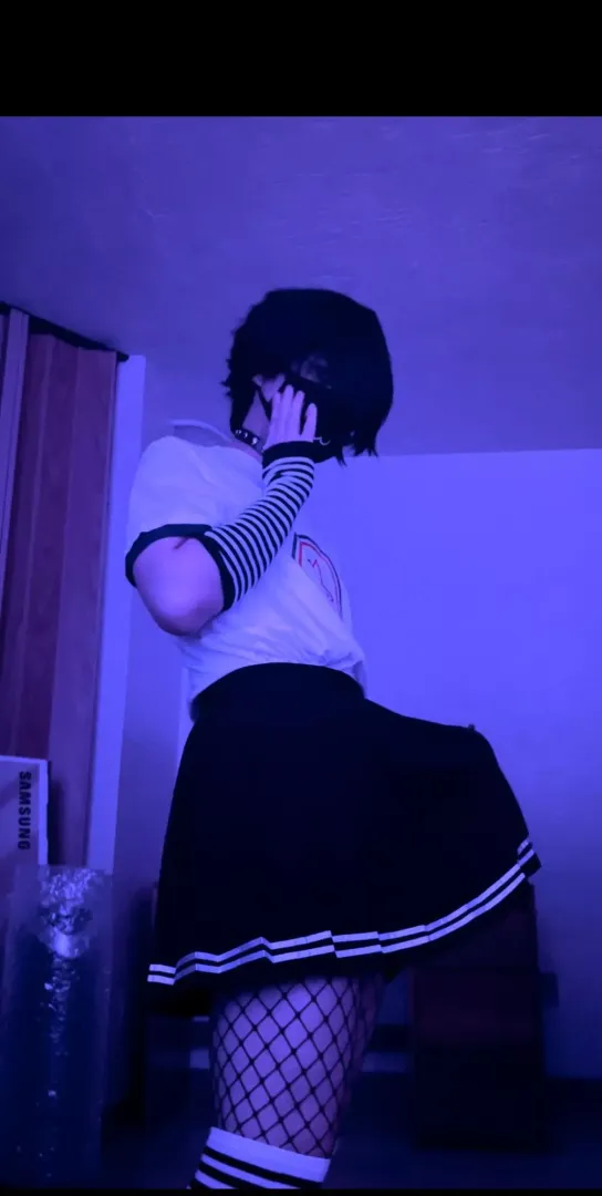 Leave a 💙 if you want to see what’s under my skirt ;3  posted by _Kai_From_Miami_