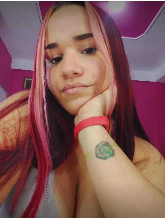 Look my eyes  posted by Sweetfoxylucy