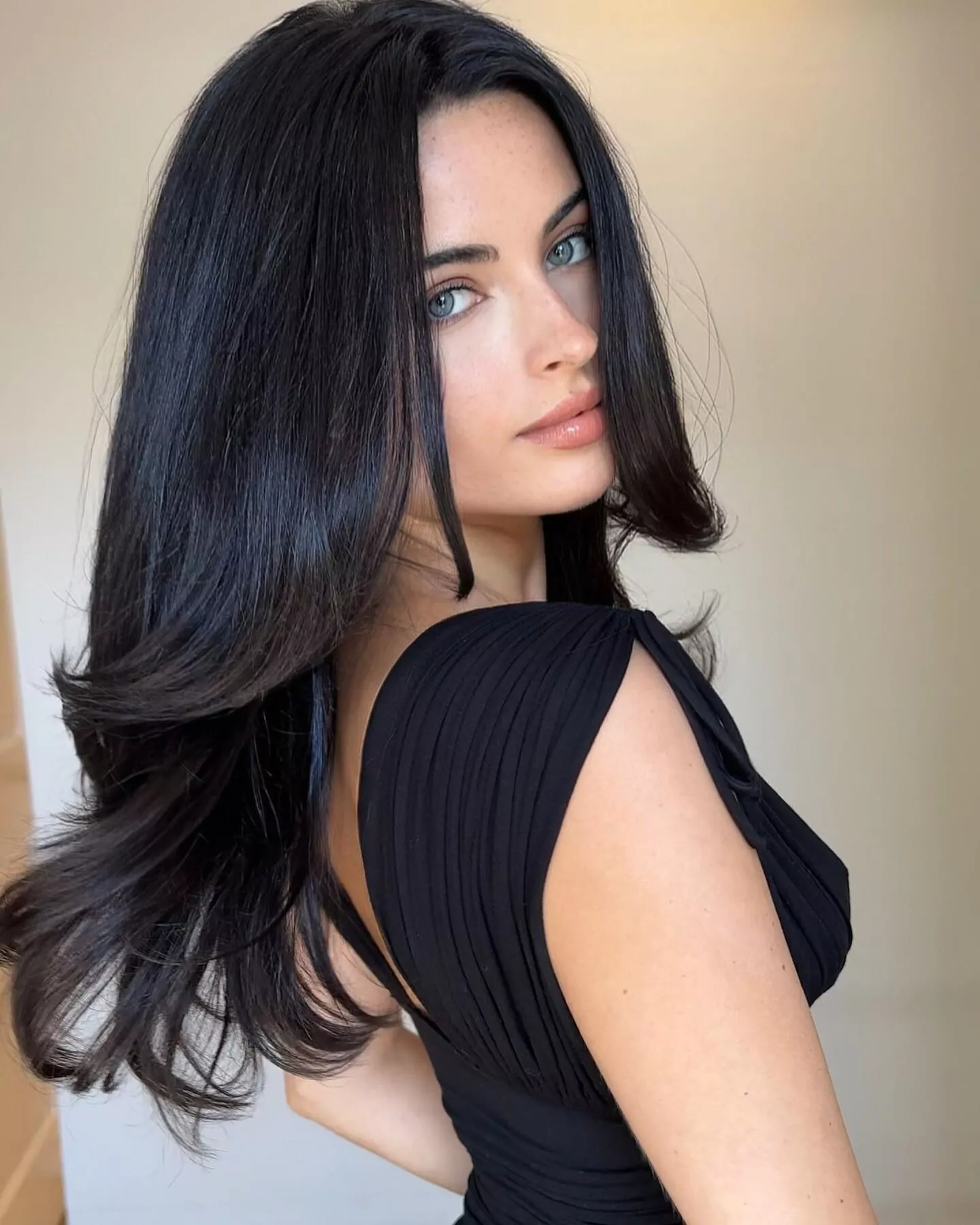 Renee Murden posted by James007BondUK