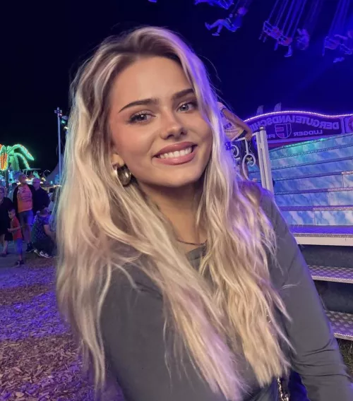 Sara Crumbleleg by Ken789gh