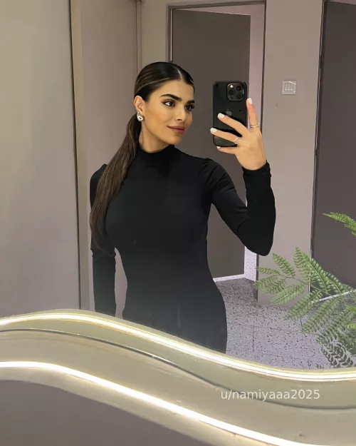 Sexy without showing much skin by namiyaaa2025