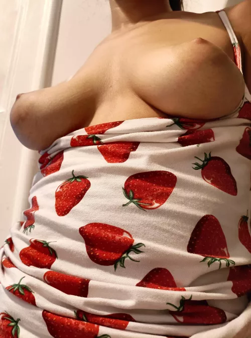 Strawberry and pear cake... by sofibrunette