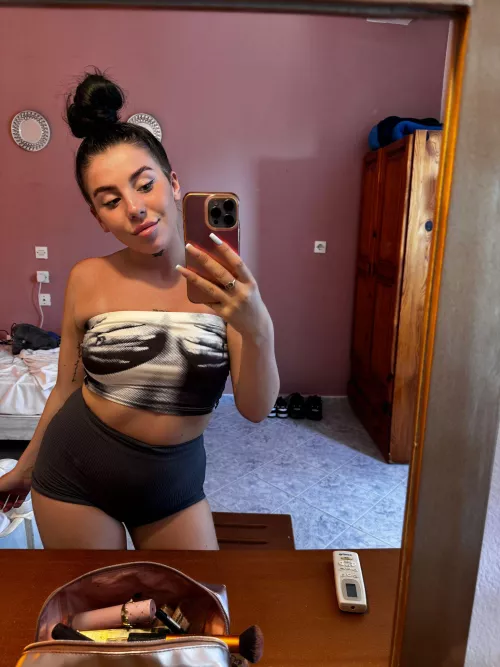 Think I'll get my neigbor to notice me? by currycharms