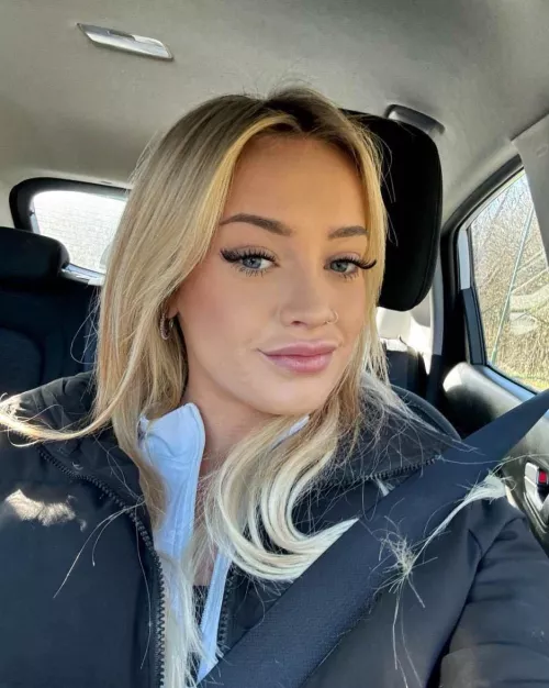 Unique and stunning by Scarletteee1