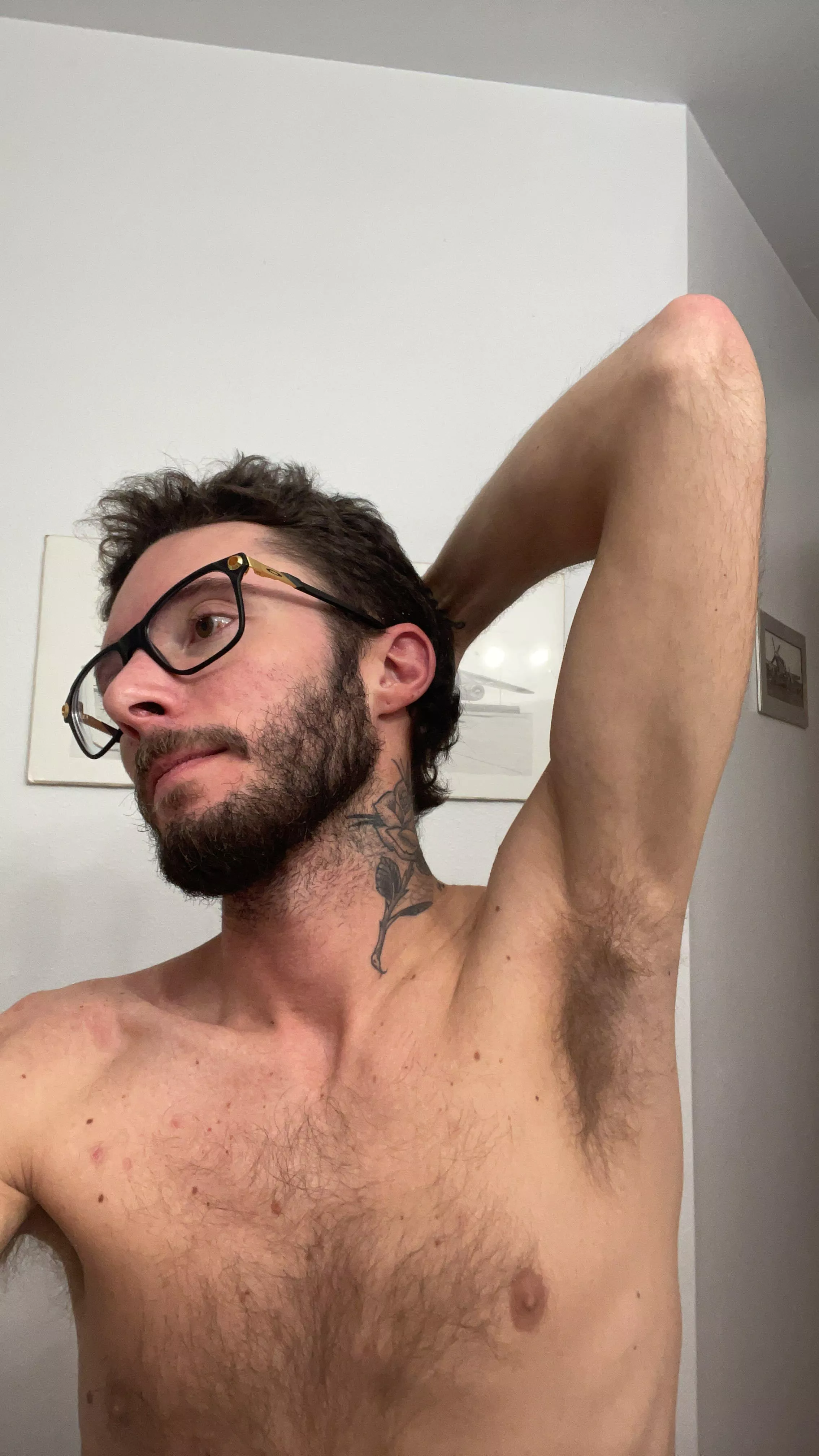 Hello hello :) posted by OkDiamond8844