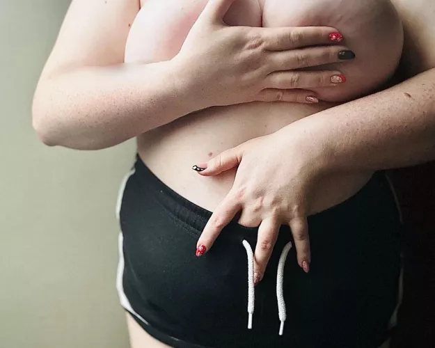 I’m new here…. Do you think I could stay? 🫣 by Curvy-Cassie