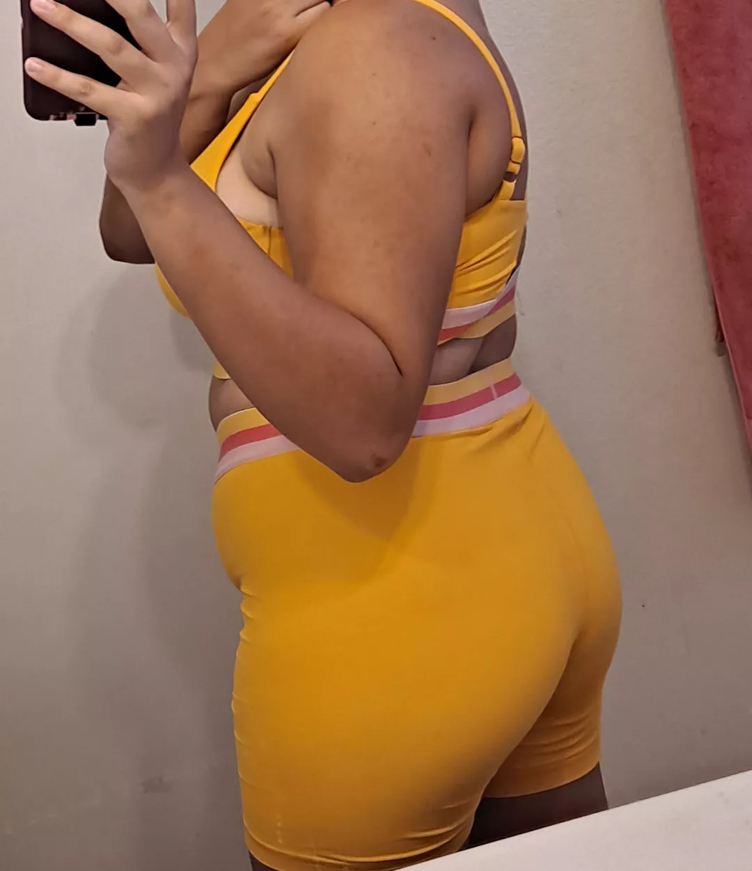 Just peachy [F]  posted by Ellieerotica2