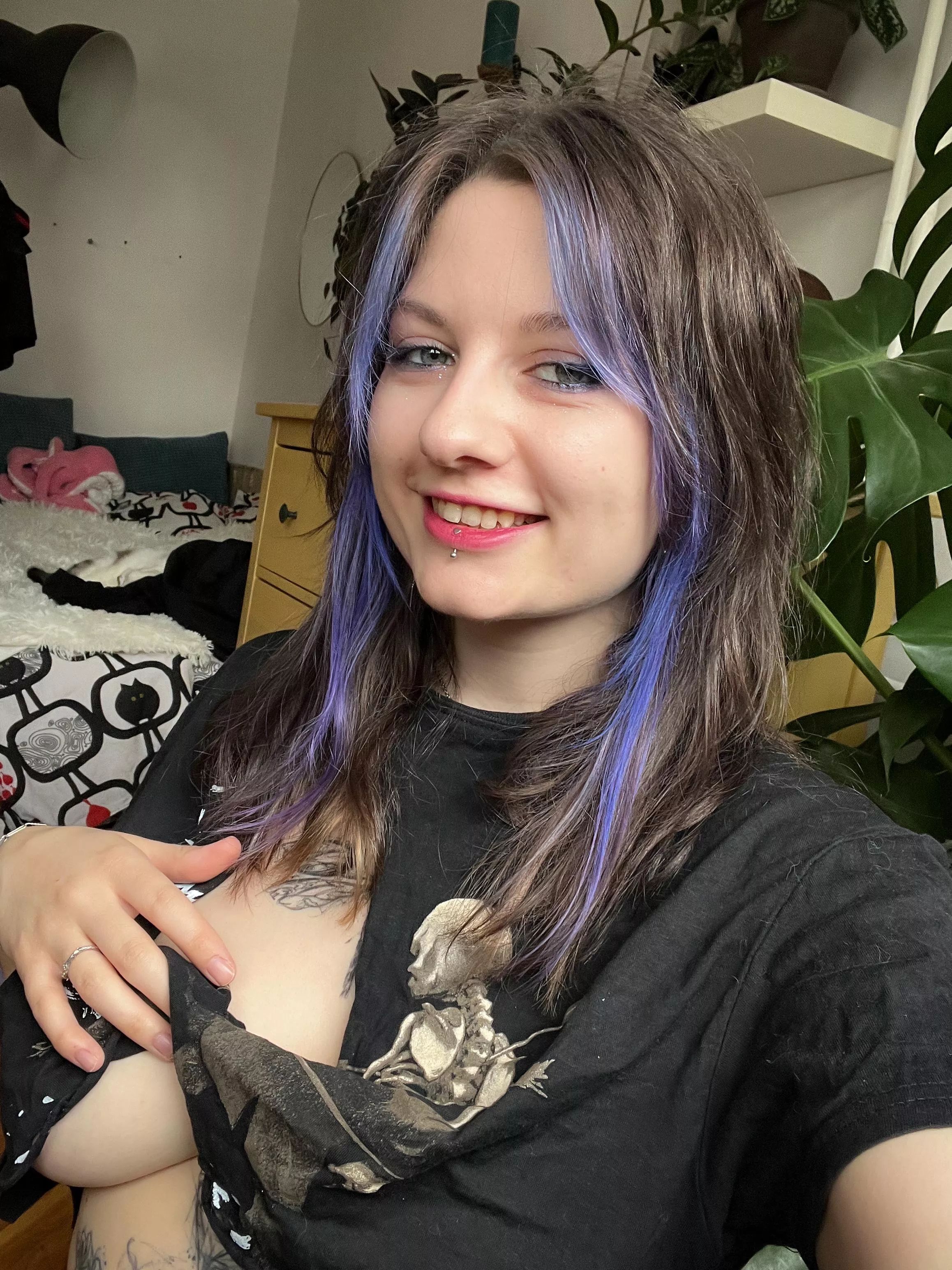 oh no my top is ripped posted by Littlest_Fern