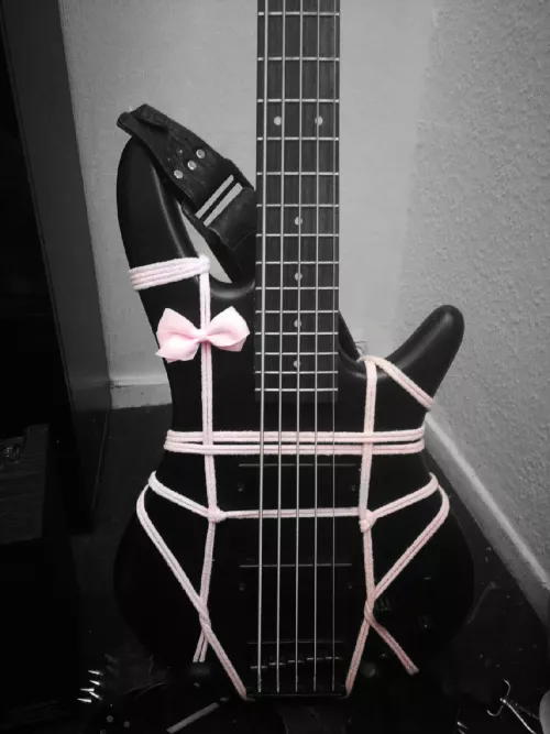 Shibari Design on my bass guitar by dydezboiii