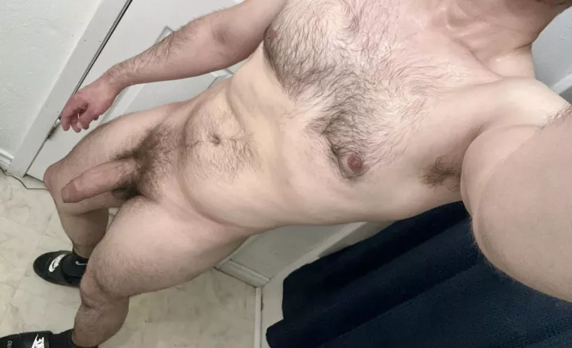 This straight dude at the gym kept staring… I’m straight, but it kinda turned me on. Would you stare?  by FitBroAdventures