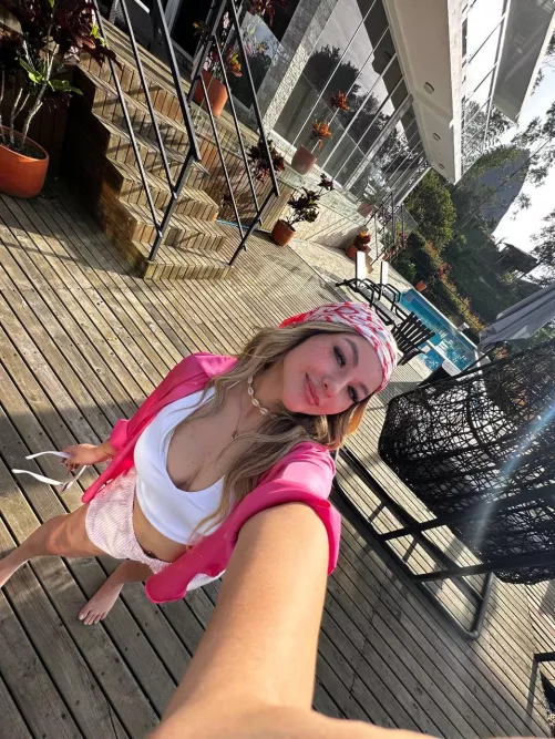 Am I the type of girl you'd love to hang-out with? by thesweetest_isabella