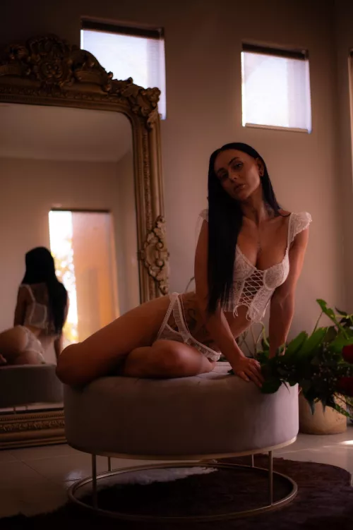 milf looking for a new daddy, anytakers? by ShawadOlipant