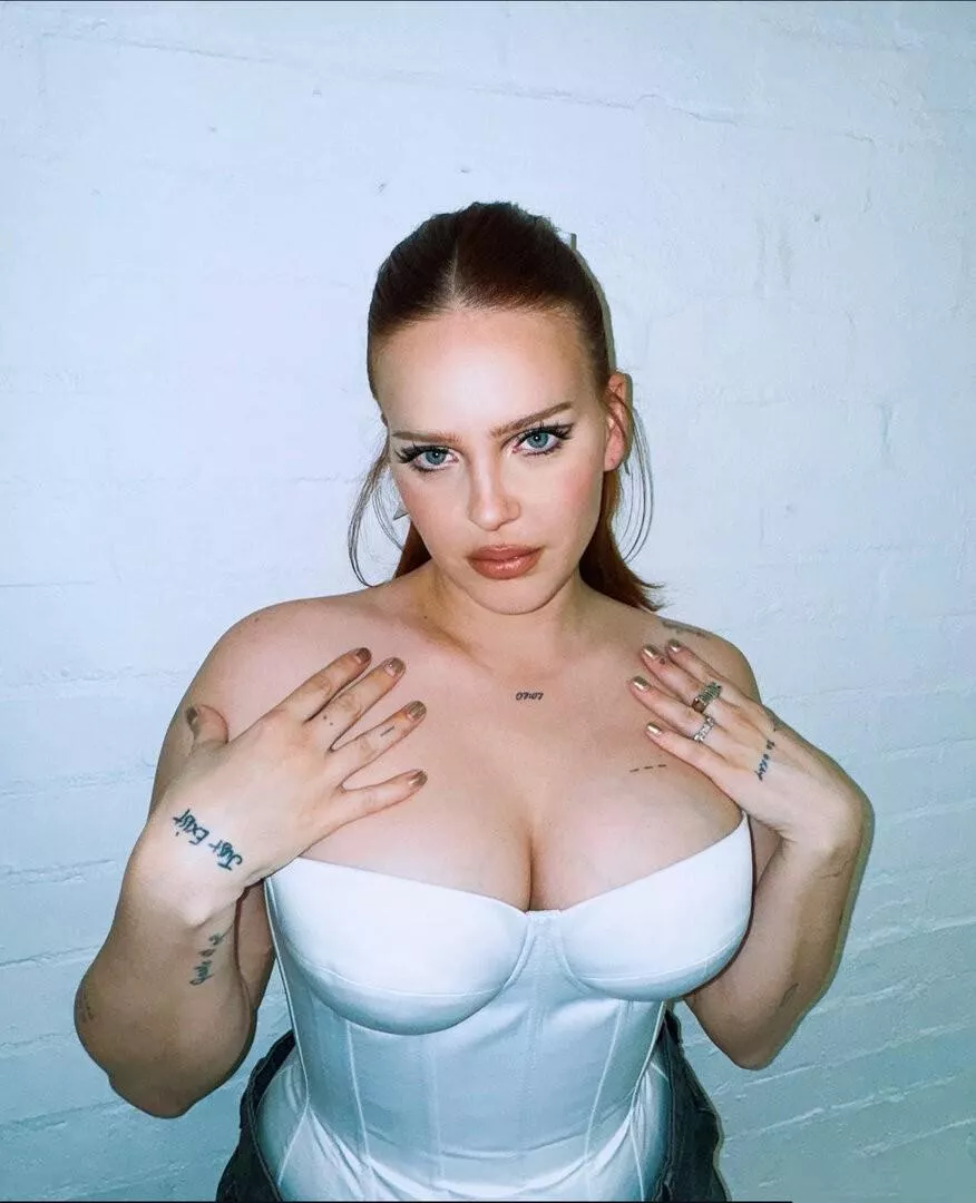 Anne Marie  posted by History_Boys2004