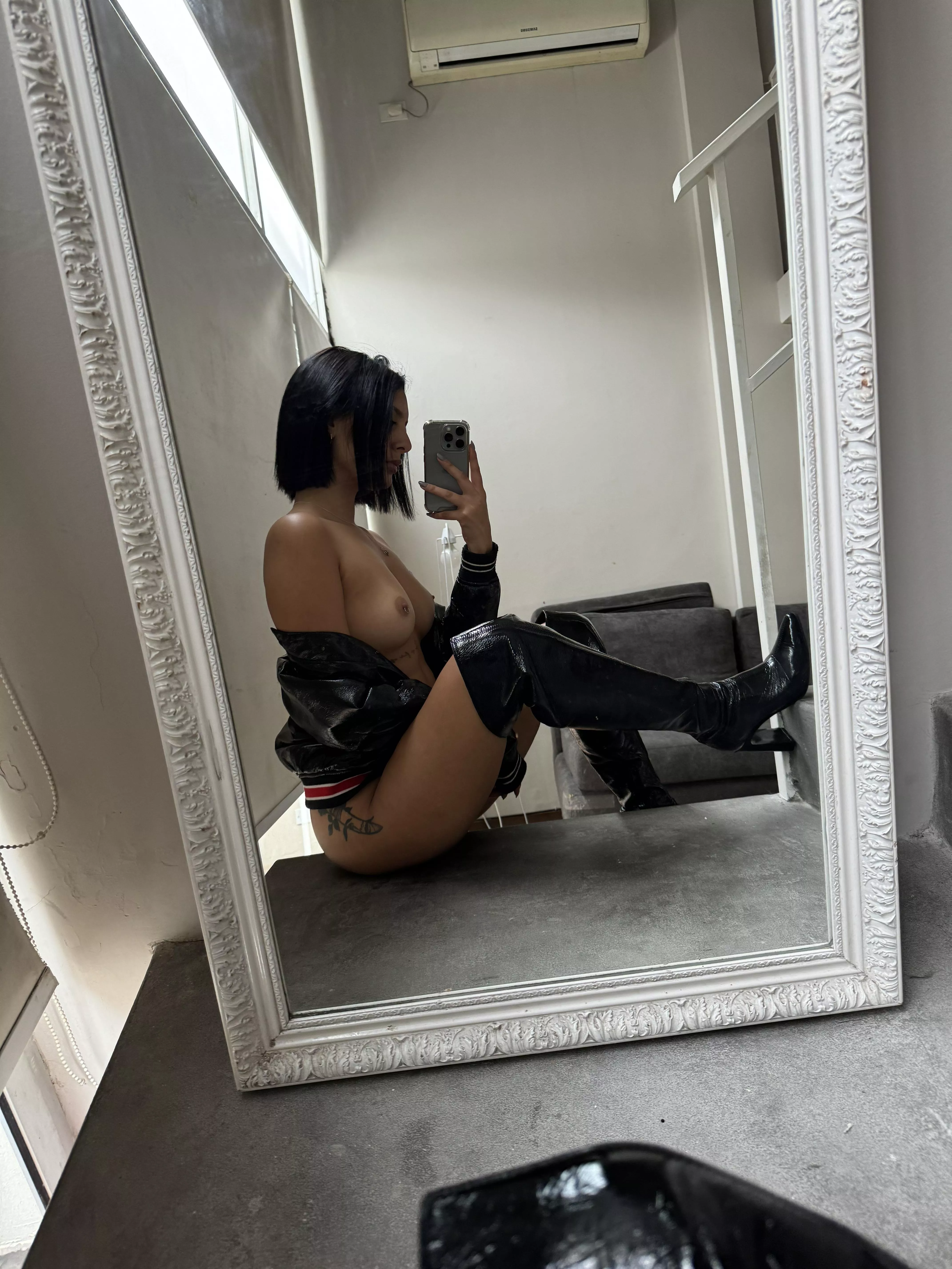 Hey there  posted by Lolawildxx