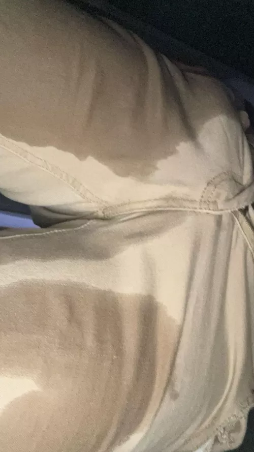 hmu if u wanna wet urself with me by Vivid_dreaming25