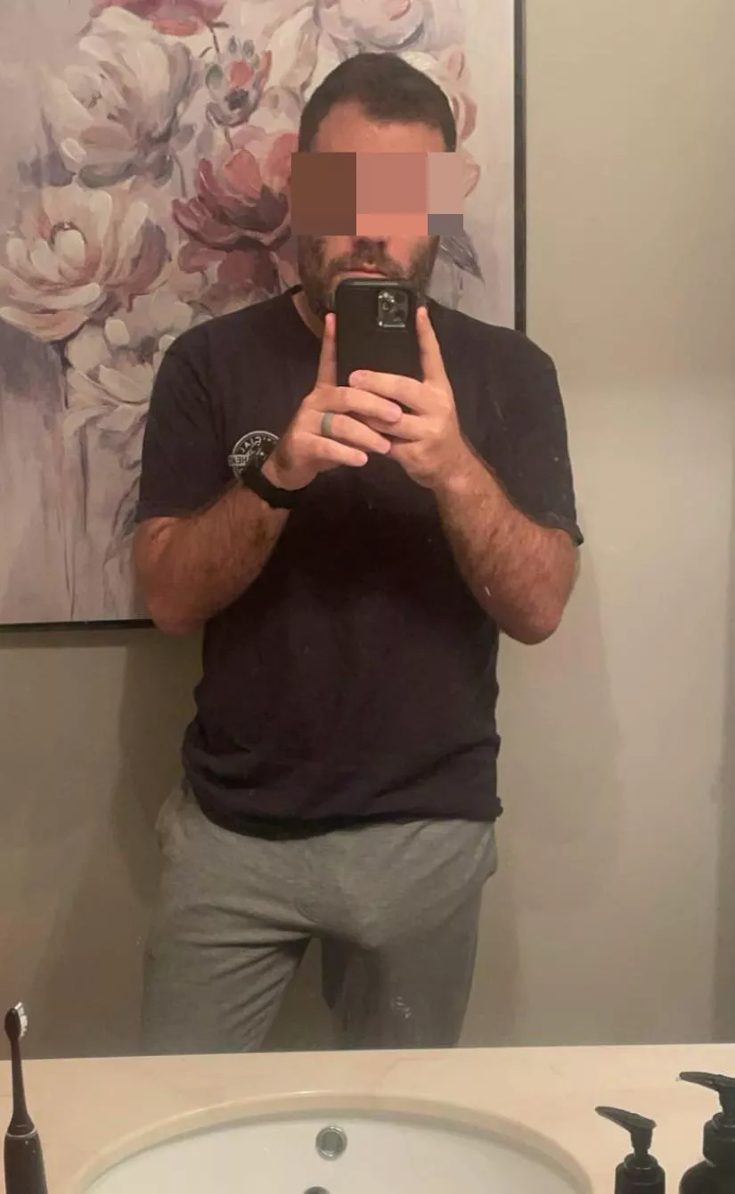 I’m (33) always up for posting thirsty gray sweatpants pics. Enjoy!  posted by Gothedistance2