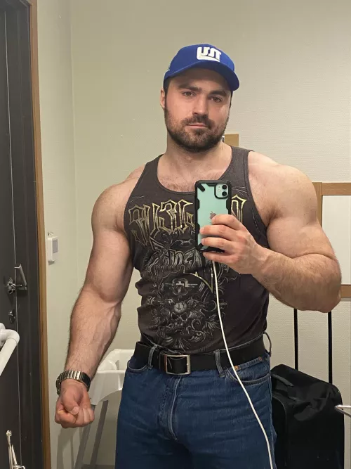 What's up bros, happy friday! by bradybodybuilder