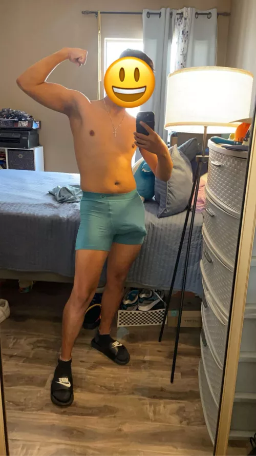 [23] feeling extra big after the gym by Low_Distance4202