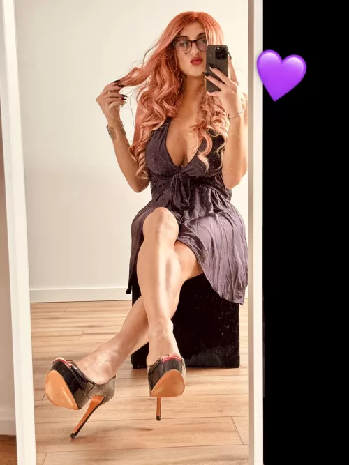 Hiii 💜💅🏼 felt cuteee by Priscilladoll