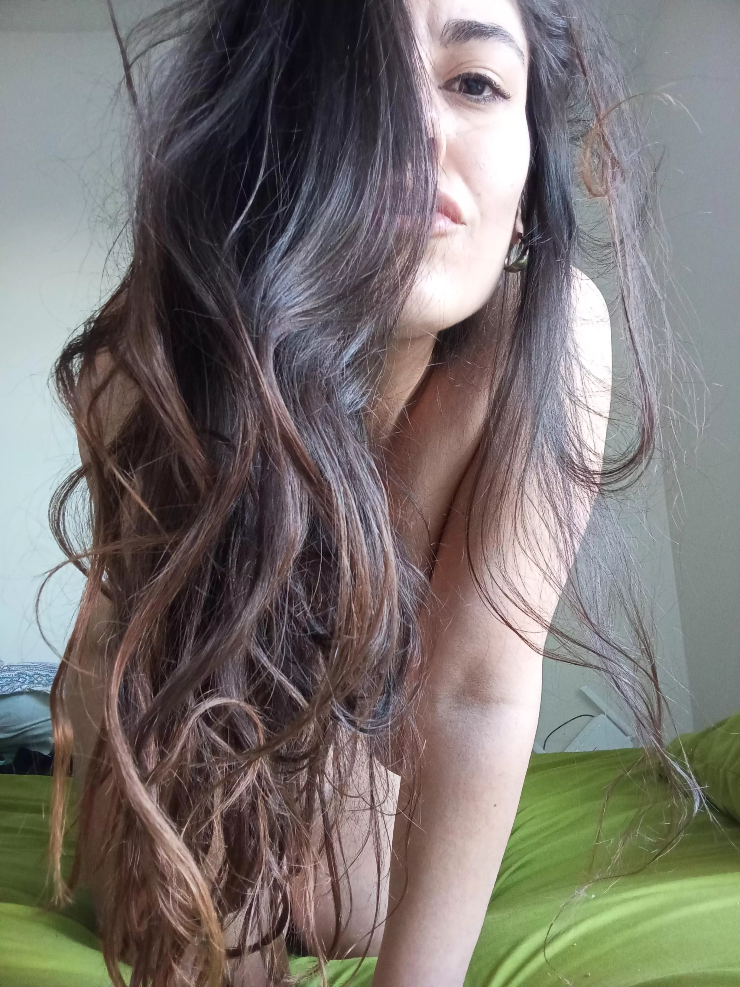 Let's play: guess what my long hair smells like✨ posted by VirgieeLovee