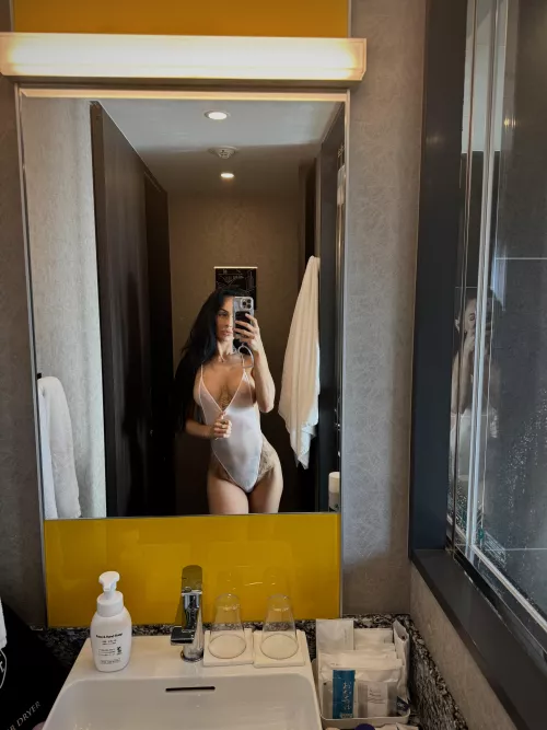 Milfs. Would you still fuck me?  by ShawadOlipant