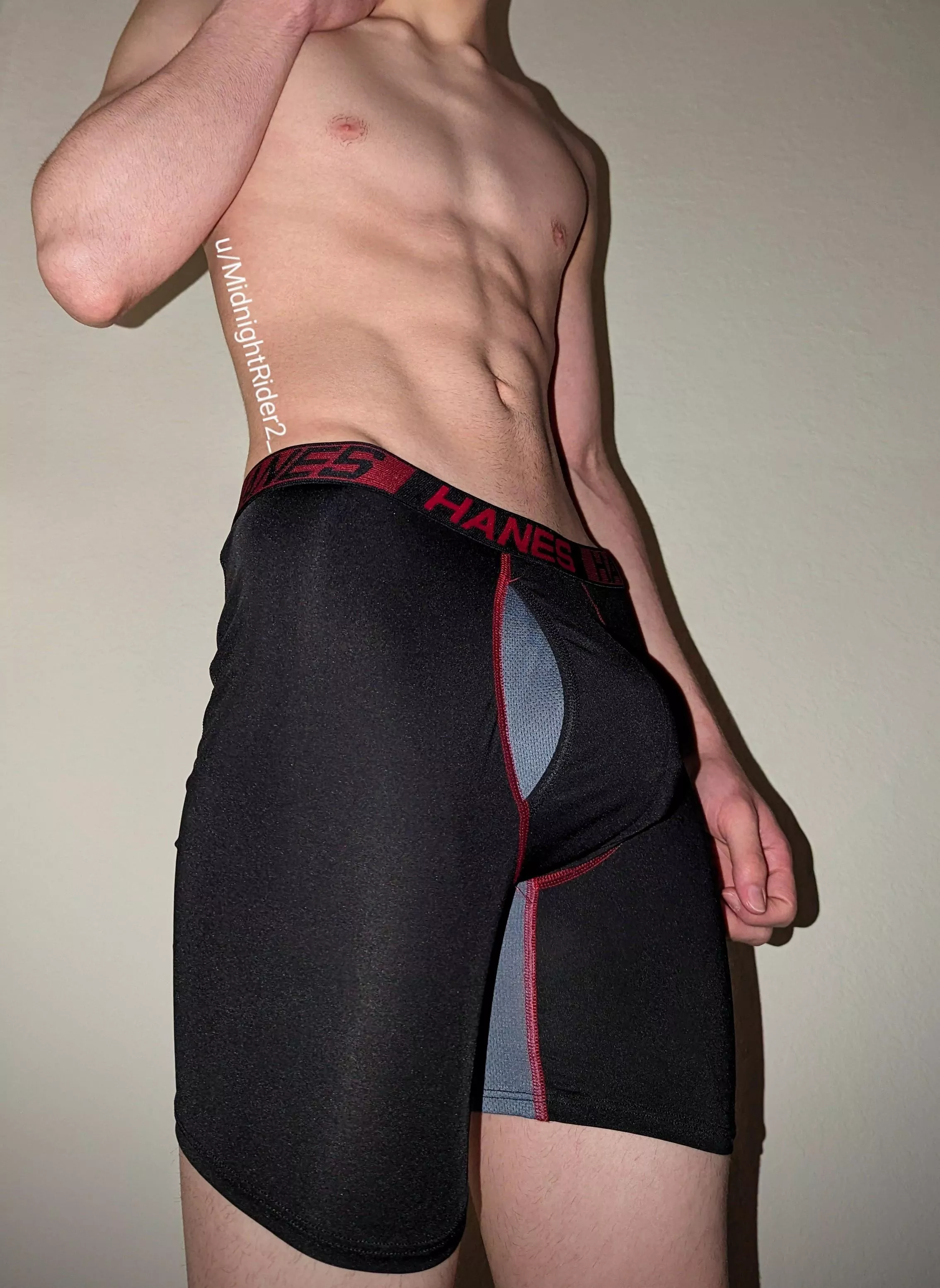 [22] What do u think of my bulge? posted by MidnightRider2_