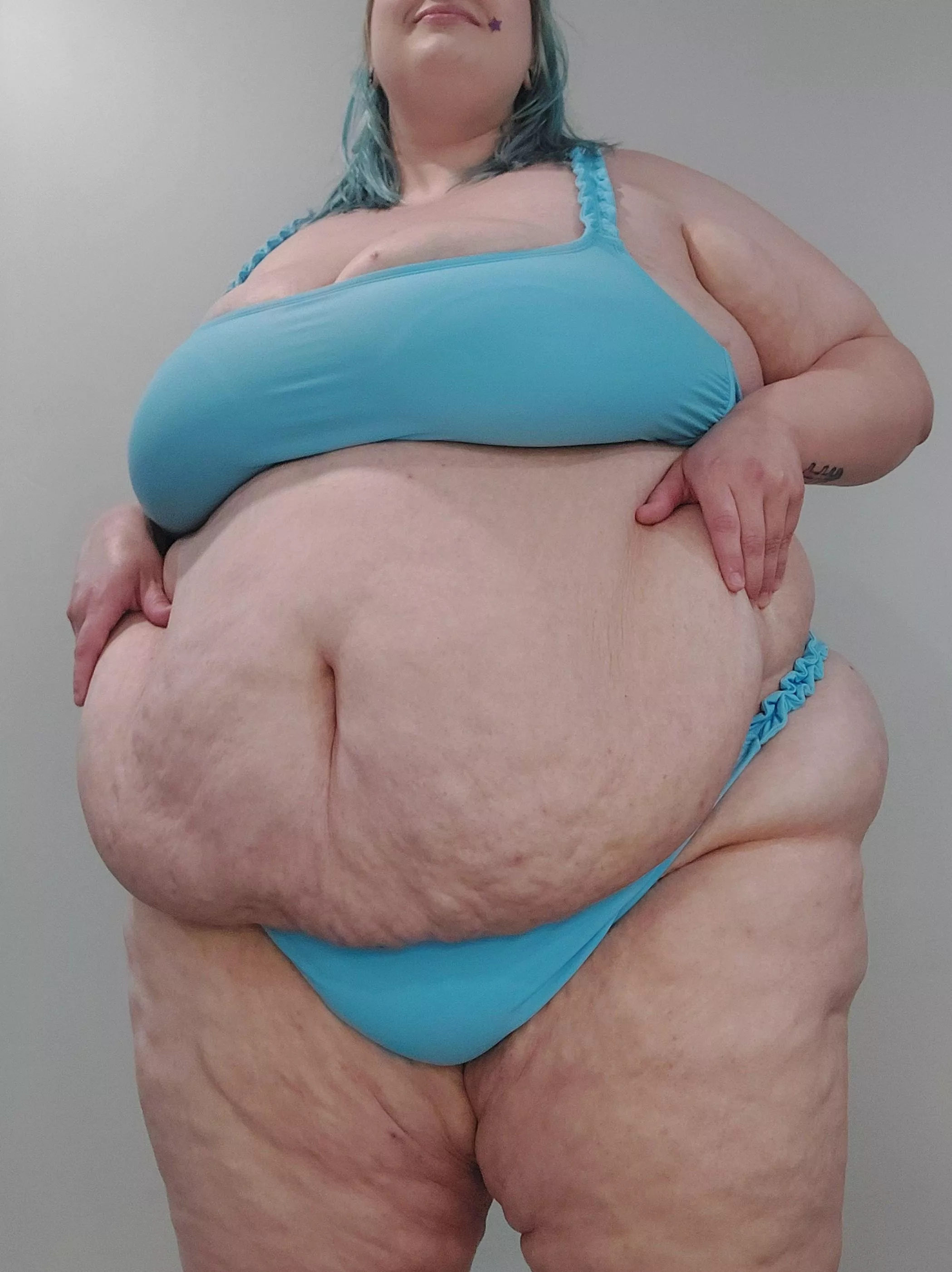 bikini belly >>> posted by gothiccc_goddess