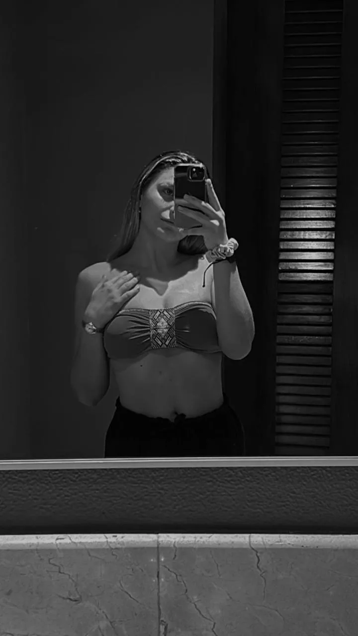 do i look sexy in a crop top?
 posted by oxox410