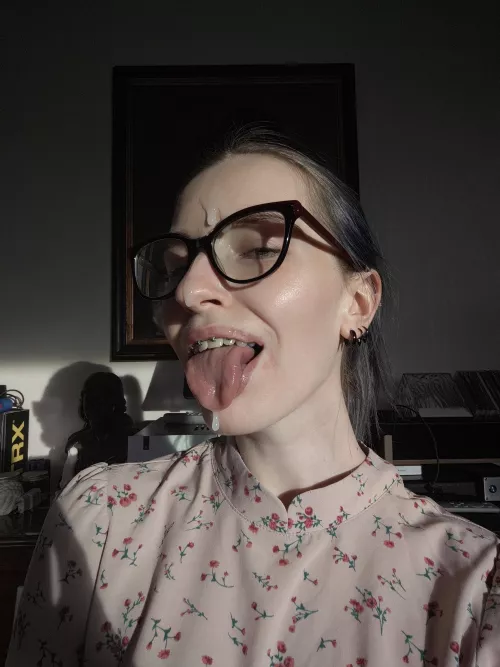 Have you ever dreamed of cumming on face, glasses or braces? It's easy with me by hailey_cute
